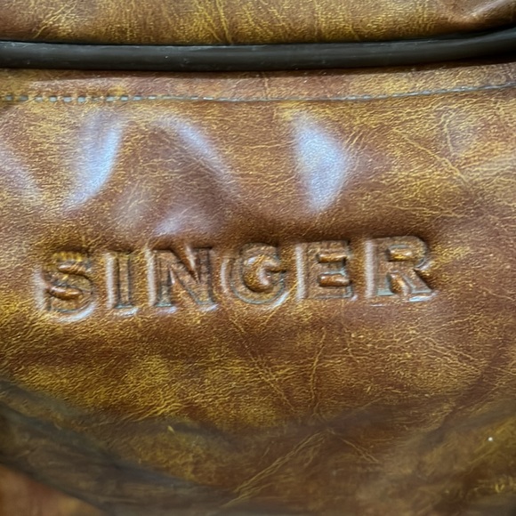 Vintage Singer Sewing Machine Travel Case - Picture 10 of 17